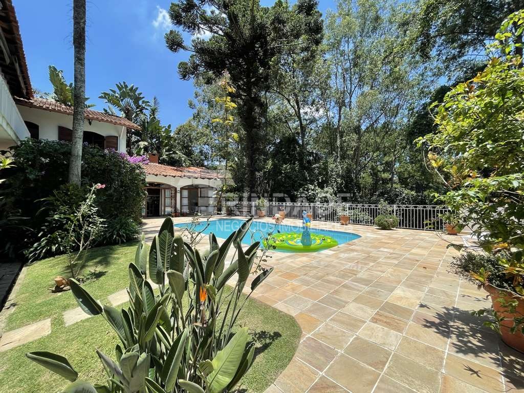 Linda Casa com 4 dormitórios / 2 suíte na Granja Viana, foto 20 de 55