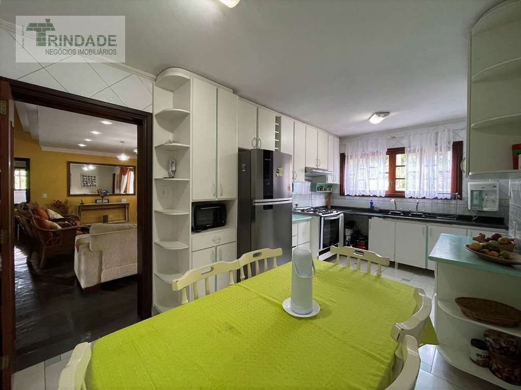 Casa confortável com 6 dormitórios / 1 suíte na Granja Viana, foto 21 de 48
