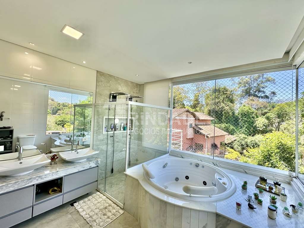 Casa impecável com 4 dormitórios / 3 suítes na Granja Viana, foto 46 de 53