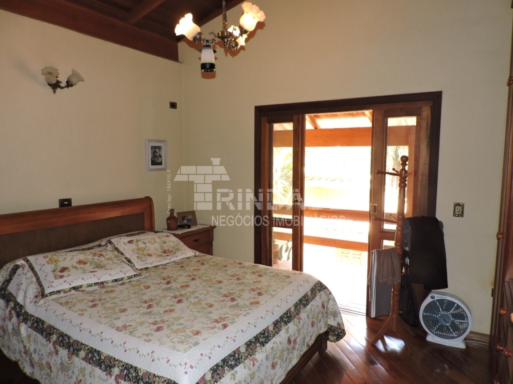 Casa com 5 dormitórios / sendo 3 suítes na Granja Viana por 1.690.000,00, foto 17 de 28