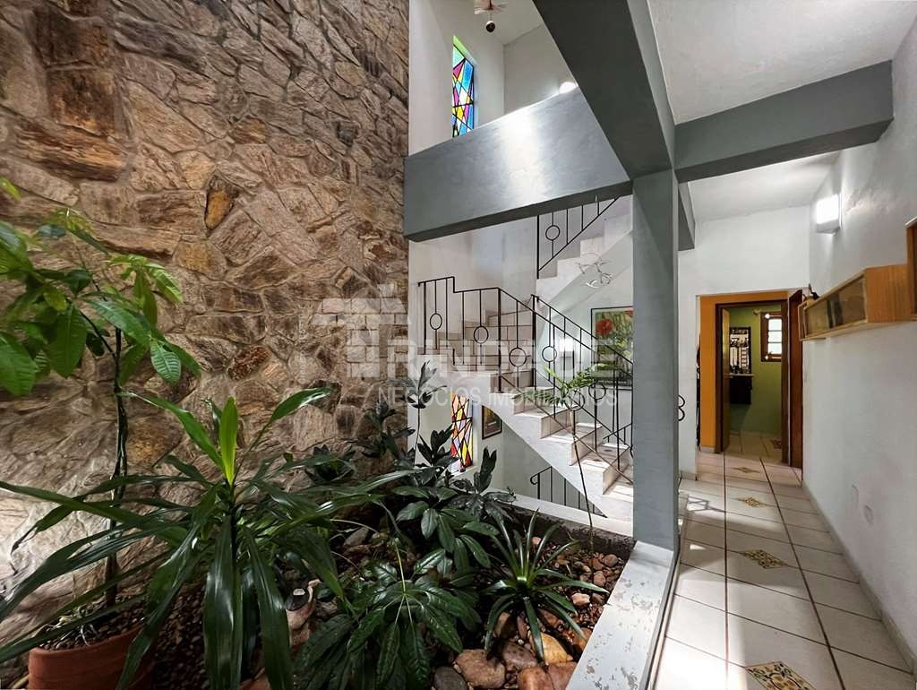 Casa com 5 dormitórios / 2suítes - Rústica e gourmet na Granja Viana, foto 29 de 65