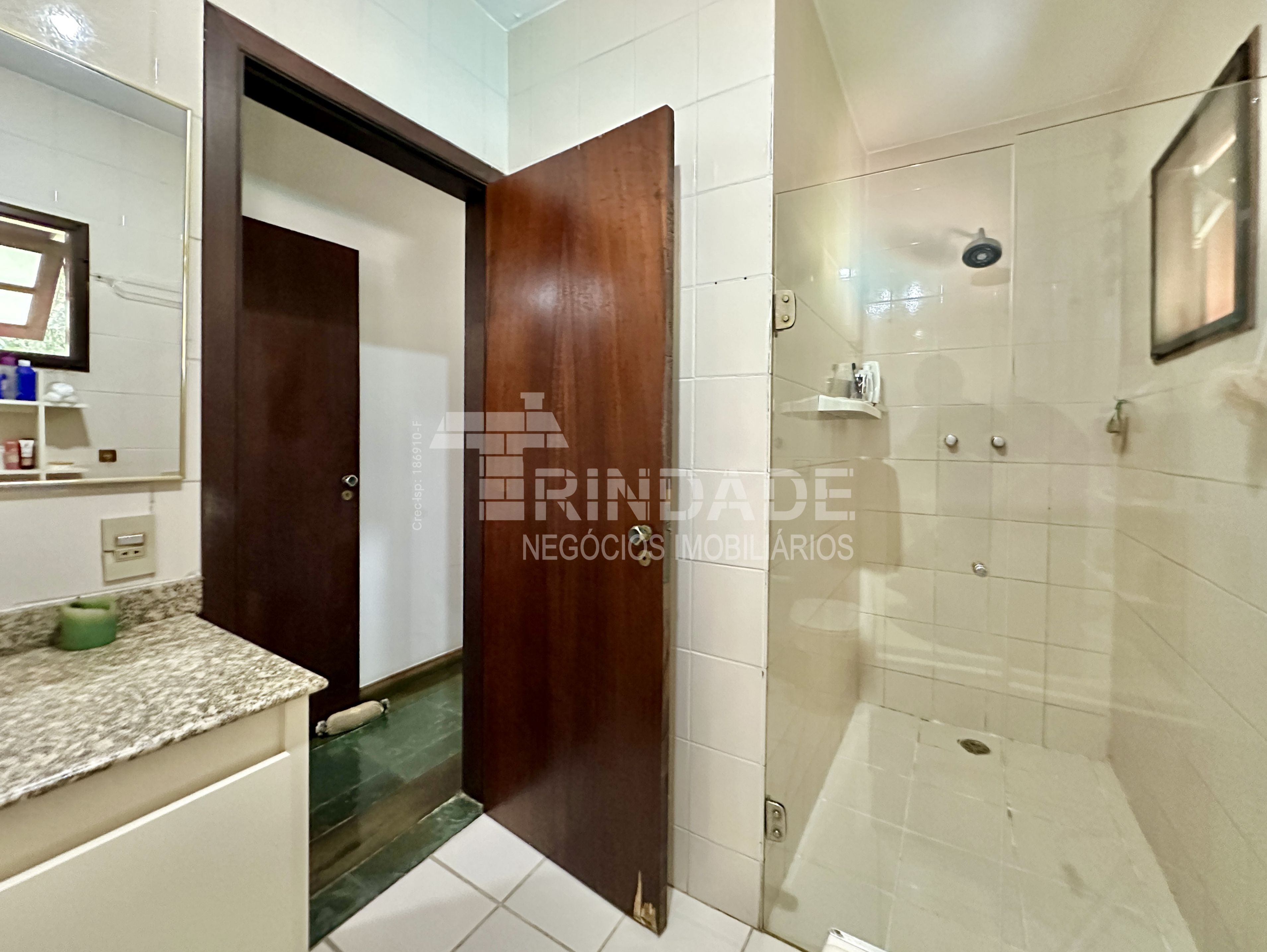 Casa 3 dormitórios / 1suíte. TÉRREA, privacidade, avarandada e piscina na Granja Viana, foto 7 de 47