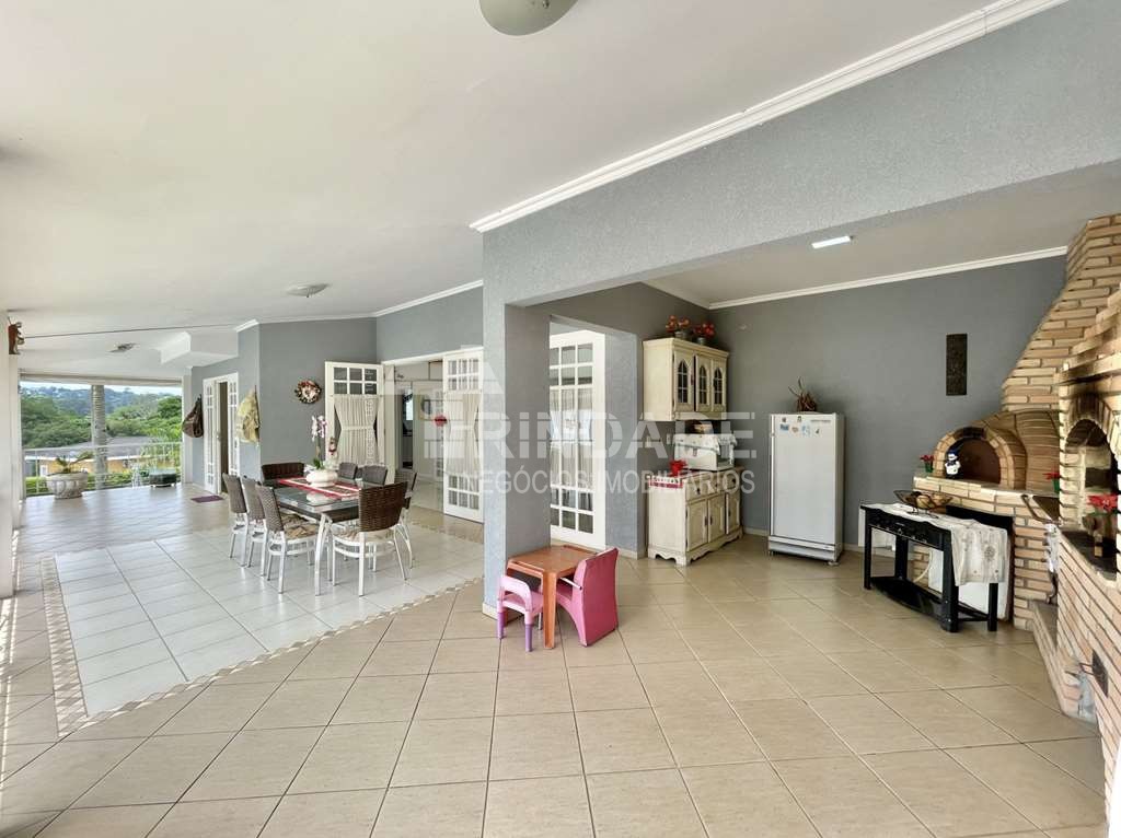 Linda casa com 4 suítes na Granja Viana, foto 33 de 49