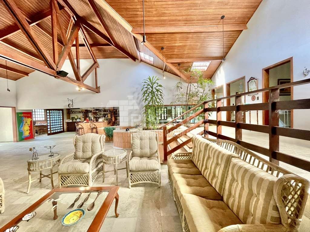 Linda casa com 5 suítes no miolo da Granja Viana, foto 16 de 53