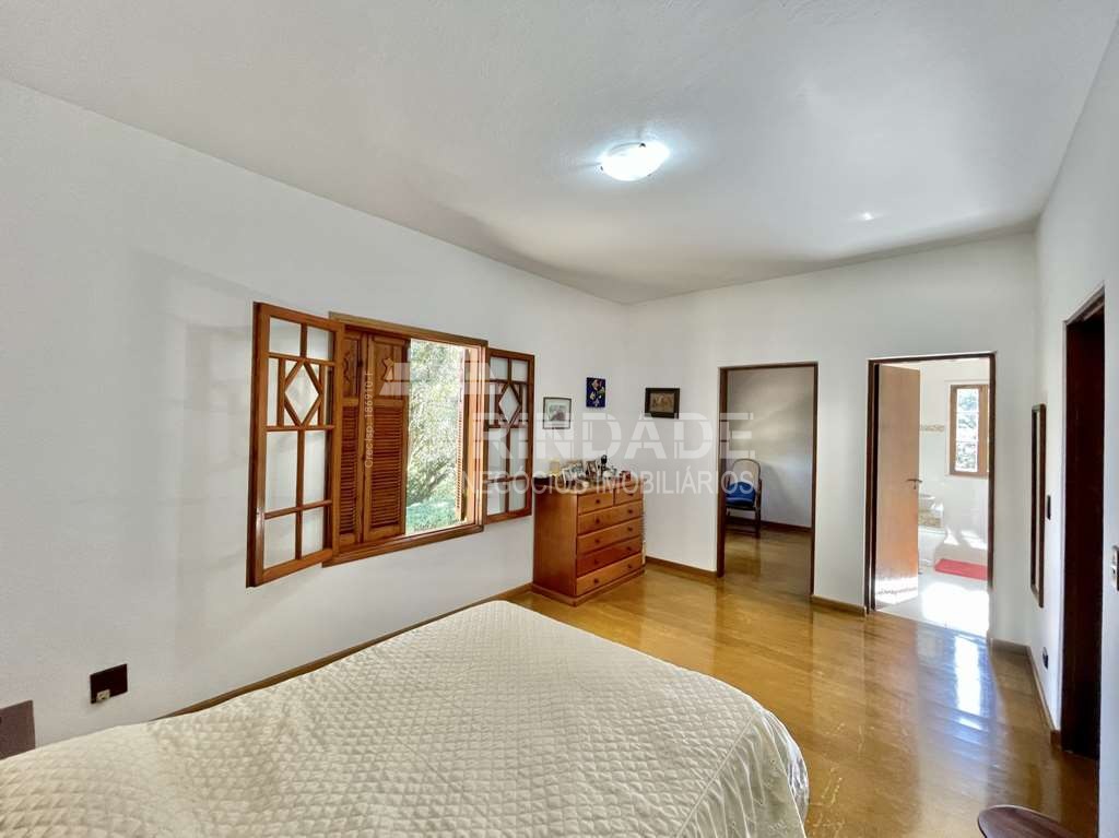 Casa com 3dormitórios/1suíte + hóspedes +caseiro / por 1.570.000,00, foto 28 de 49