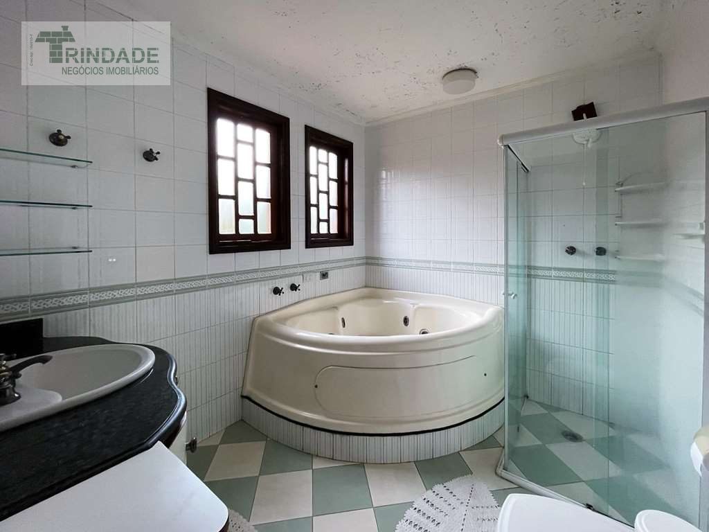 Casa confortável com 6 dormitórios / 1 suíte na Granja Viana, foto 26 de 48
