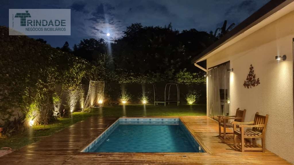 Linda casa térrea com 3 suítes na Granja Viana, foto 32 de 48