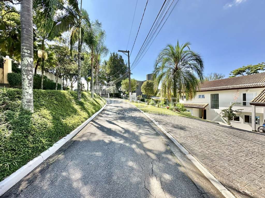 Casa ampla com 5 dormitórios / 4 suítes (1 no térreo) na Granja Viana, foto 3 de 47