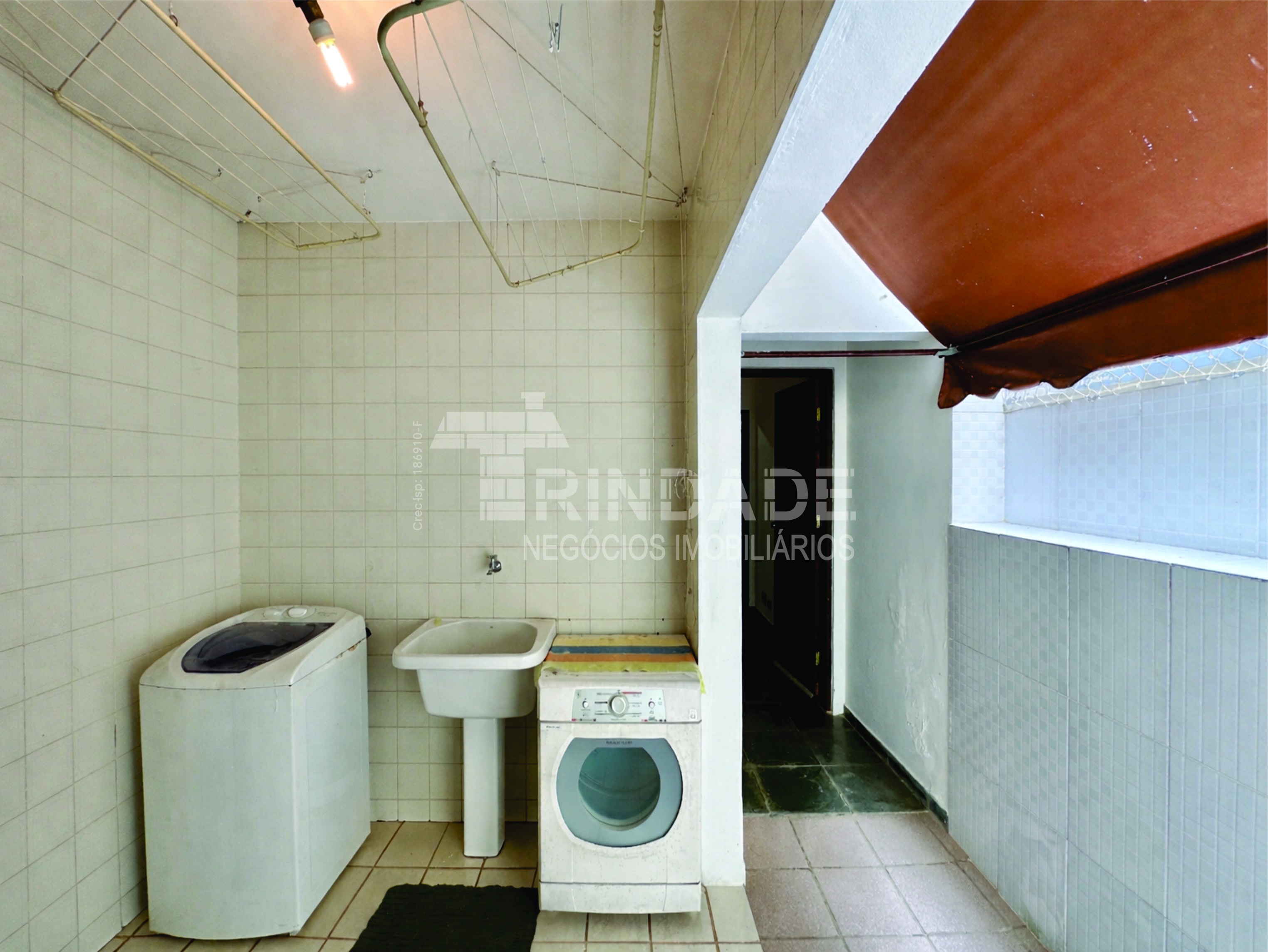 Casa 3 dormitórios / 1suíte. TÉRREA, privacidade, avarandada e piscina na Granja Viana, foto 19 de 47
