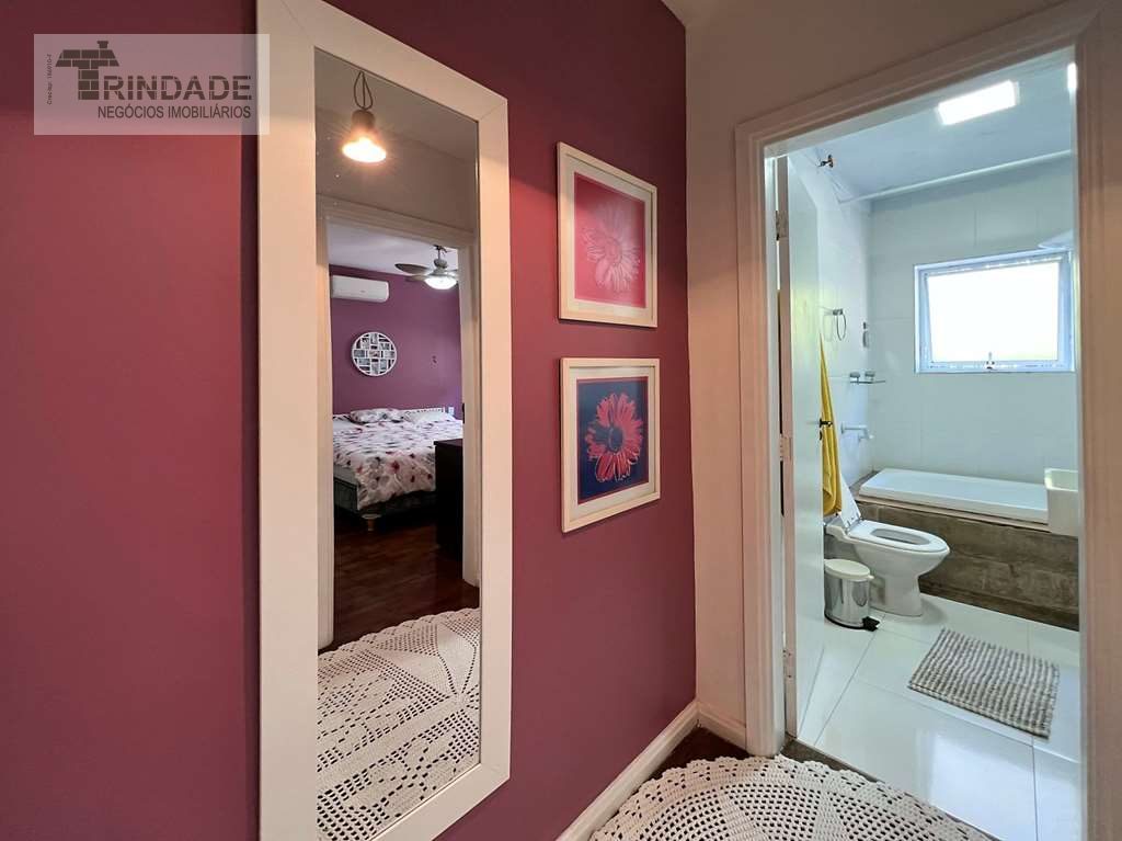 2 casas independentes, porém interligadas! Total de 5 dormitórios / 3 suítes na Granja Viana, foto 26 de 47