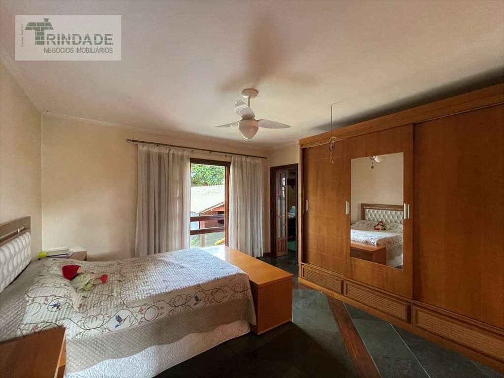 Casa confortável com 6 dormitórios / 1 suíte na Granja Viana, foto 23 de 48