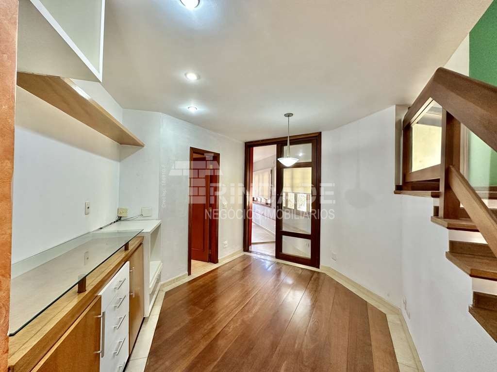 Casa Impecável com 4 dormitórios / 2 suítes na Granja Viana, foto 6 de 55