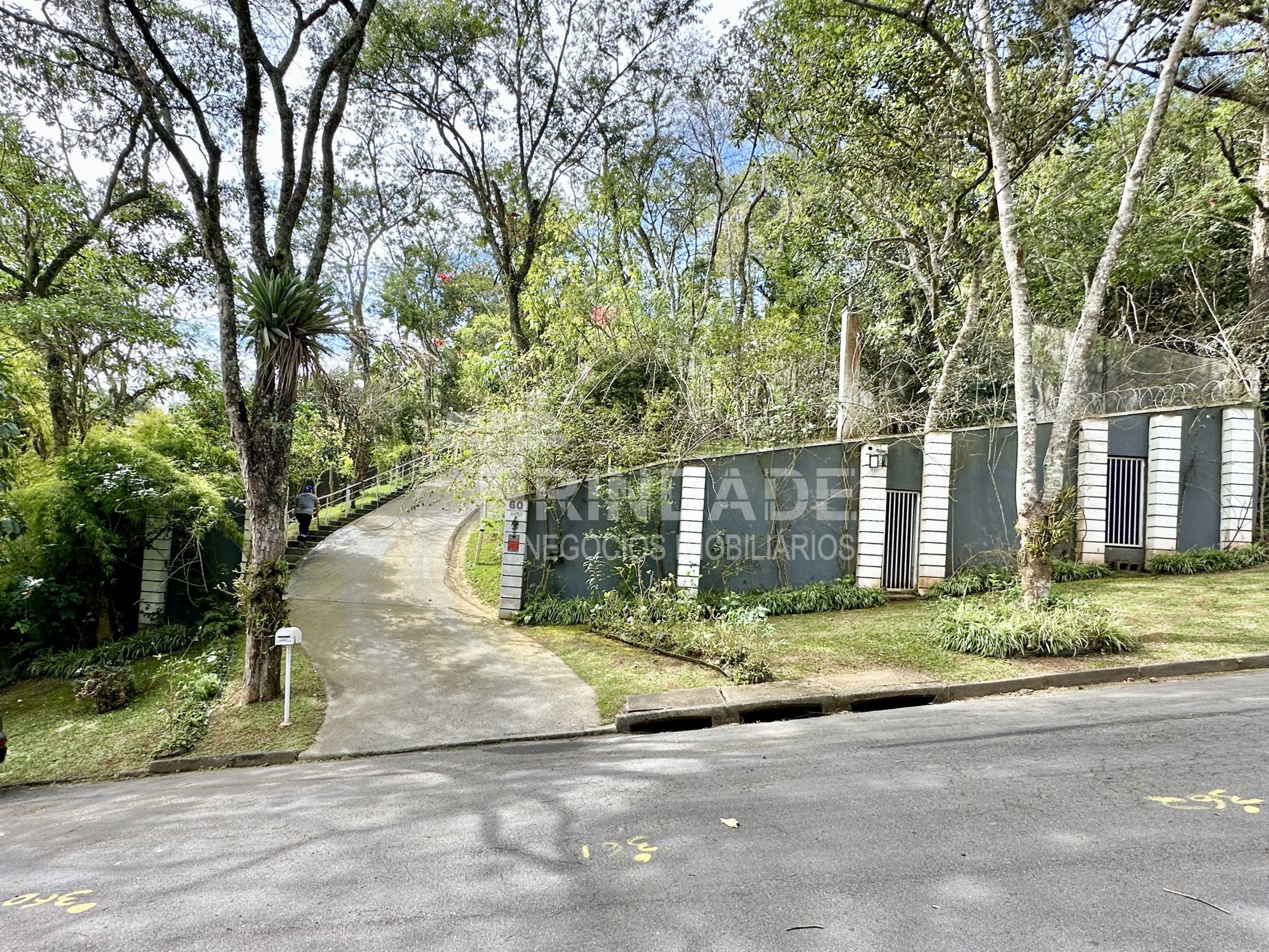 Ótima casa com 3 suítes na Granja Viana, foto 2 de 49