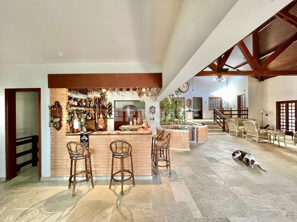 Linda casa com 5 suítes no miolo da Granja Viana, foto 18 de 53