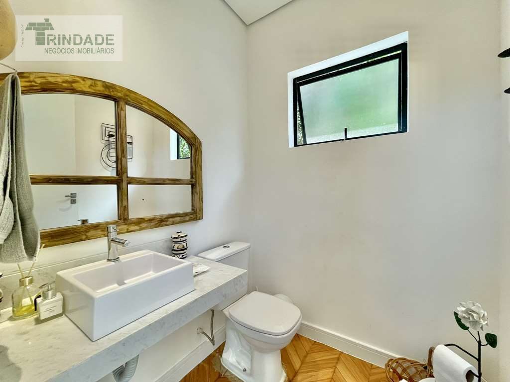 Linda casa térrea com 3 suítes na Granja Viana, foto 37 de 48