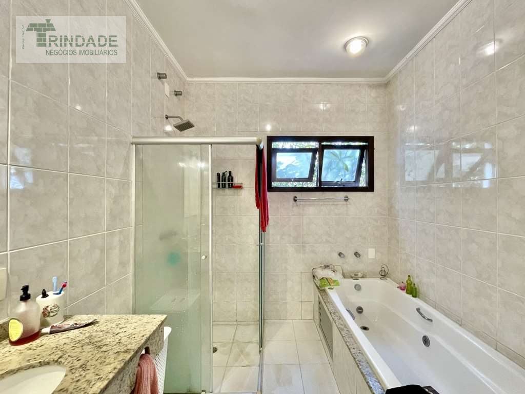 Casa com 4 dormitórios / 2 suíte na Granja Viana, foto 30 de 53