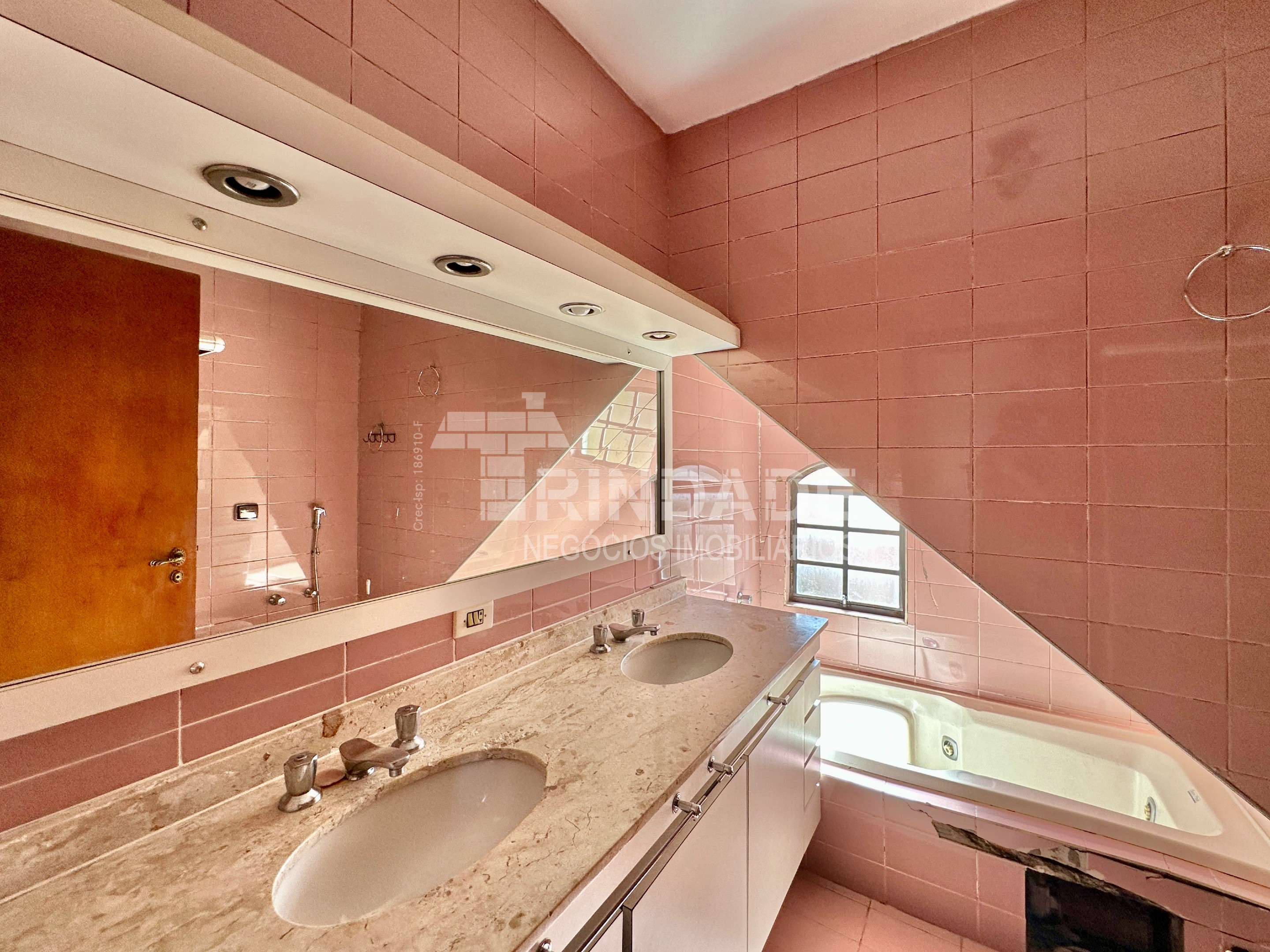 Casa com 4 dormitórios na Granja Viana / 322m², foto 40 de 52