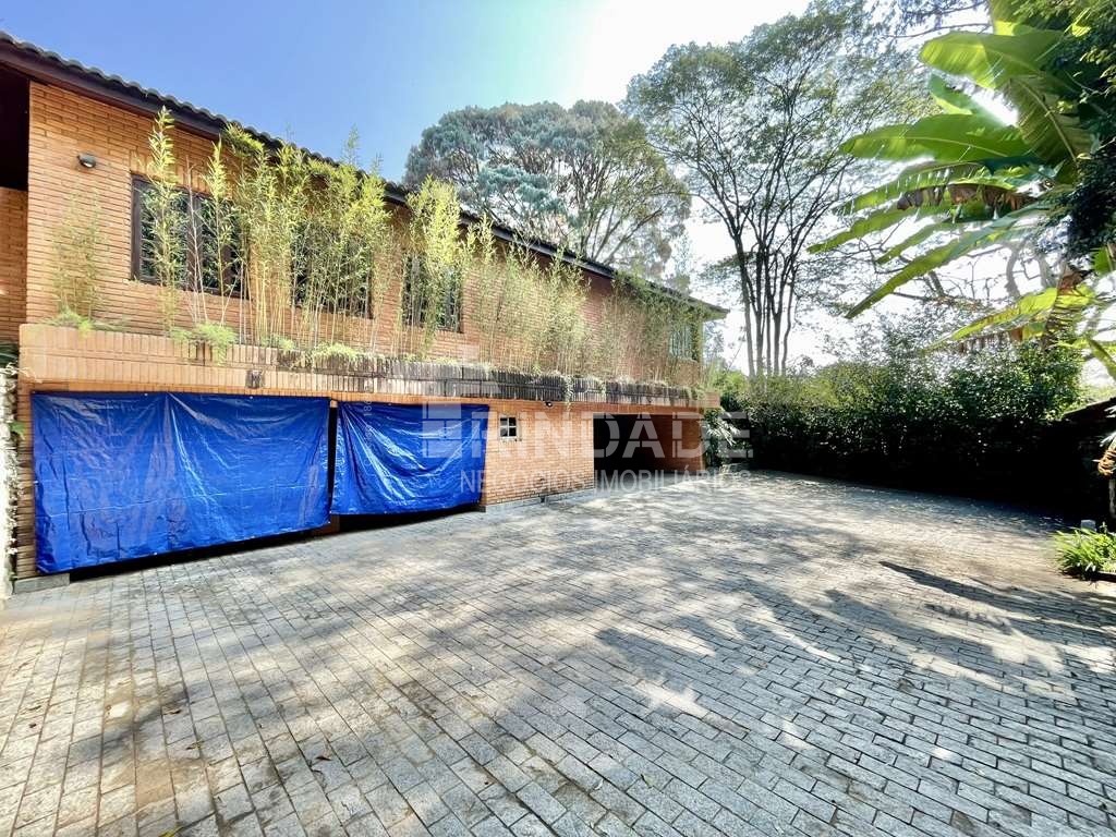 Linda casa com 5 suítes no miolo da Granja Viana, foto 7 de 53
