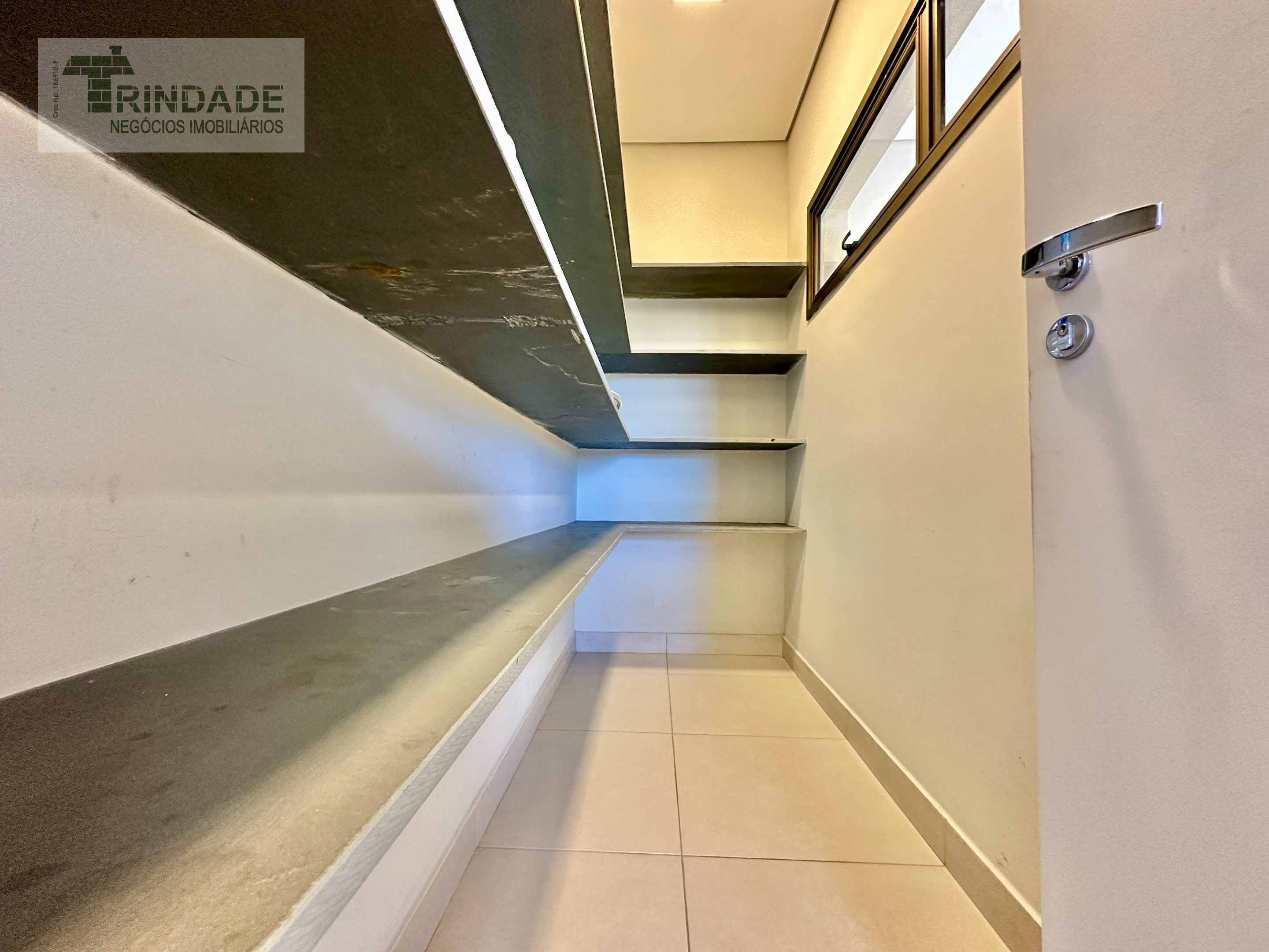 Casa impecável com 3 suítes, área gourmet, escritório e linda vista na Granja Viana, foto 22 de 56