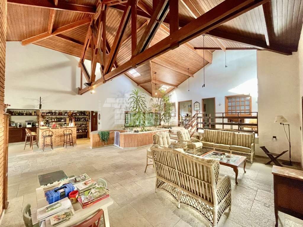 Linda casa com 5 suítes no miolo da Granja Viana, foto 15 de 53