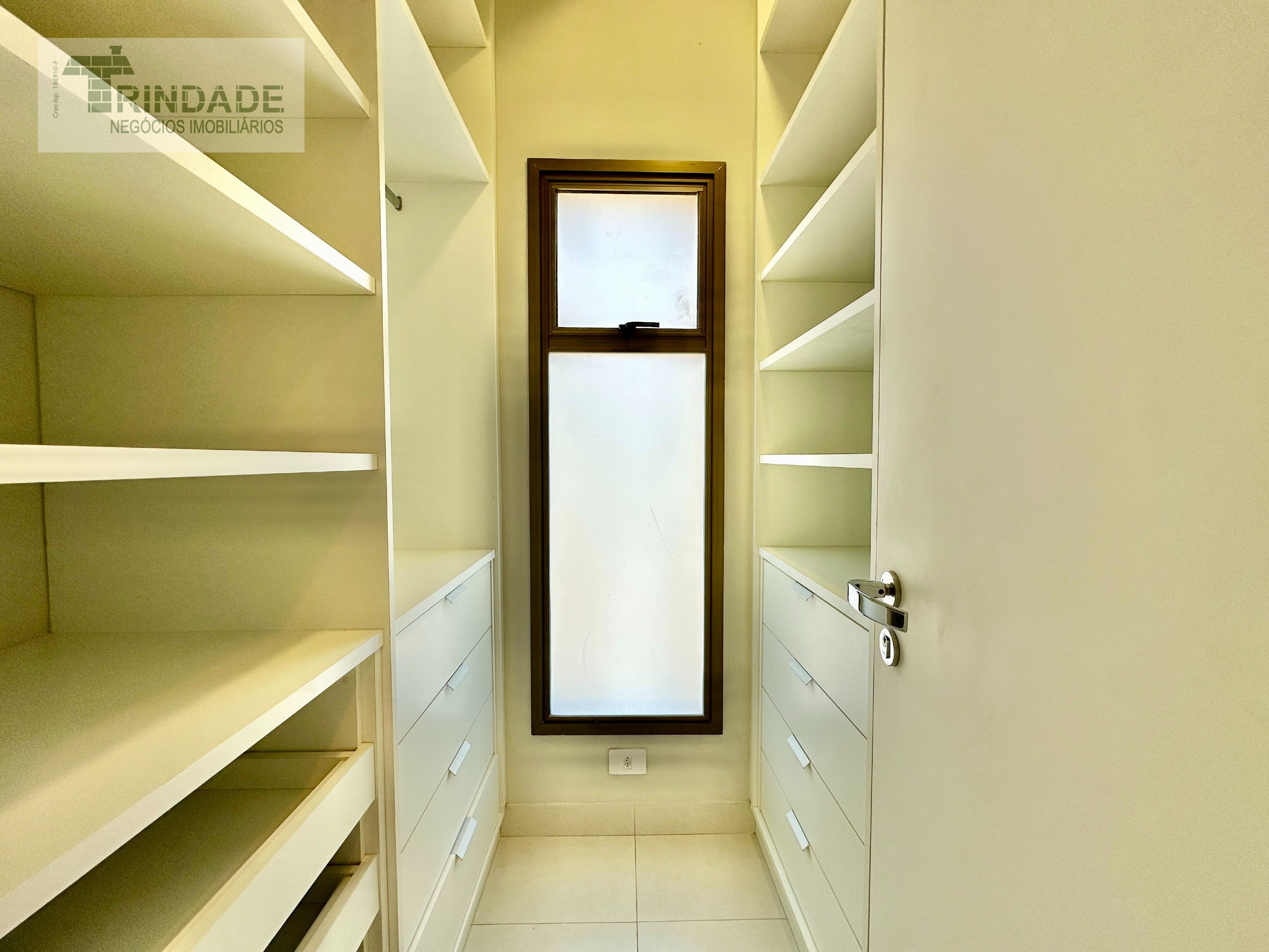 Casa impecável com 3 suítes, área gourmet, escritório e linda vista na Granja Viana, foto 46 de 56