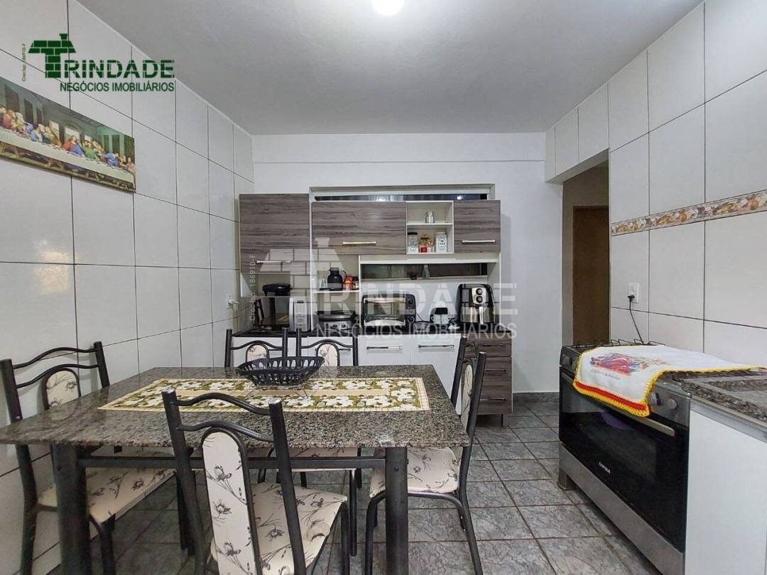 Casa com 5 dormitórios, 244 m², foto 28 de 31