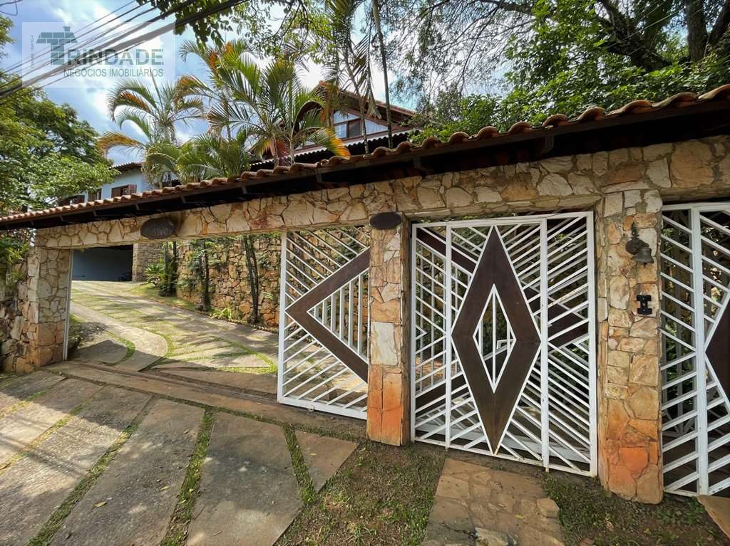 Casa confortável com 6 dormitórios / 1 suíte na Granja Viana, foto 2 de 48