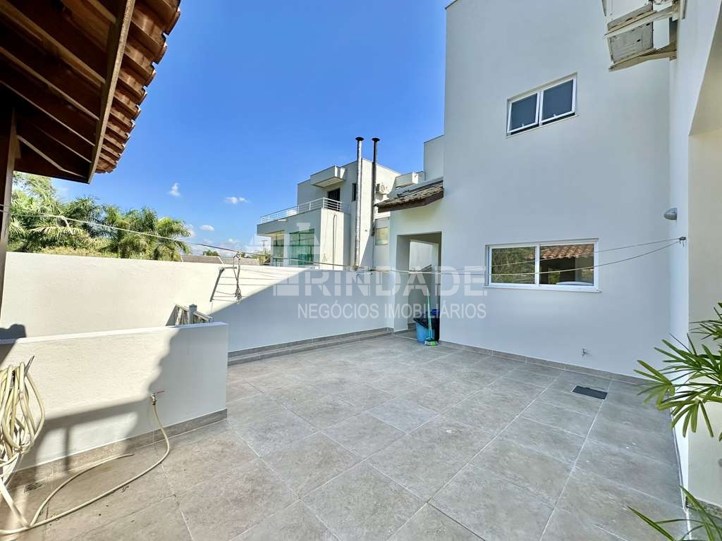Casa ampla com 5 dormitórios / 4 suítes (1 no térreo) na Granja Viana, foto 30 de 47