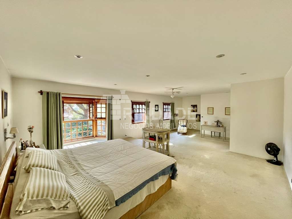 Linda casa com 5 suítes no miolo da Granja Viana, foto 34 de 53