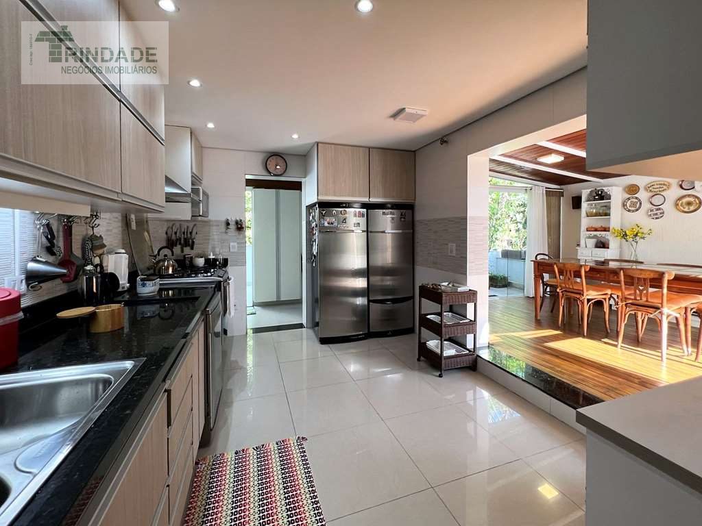 2 casas independentes, porém interligadas! Total de 5 dormitórios / 3 suítes na Granja Viana, foto 21 de 47