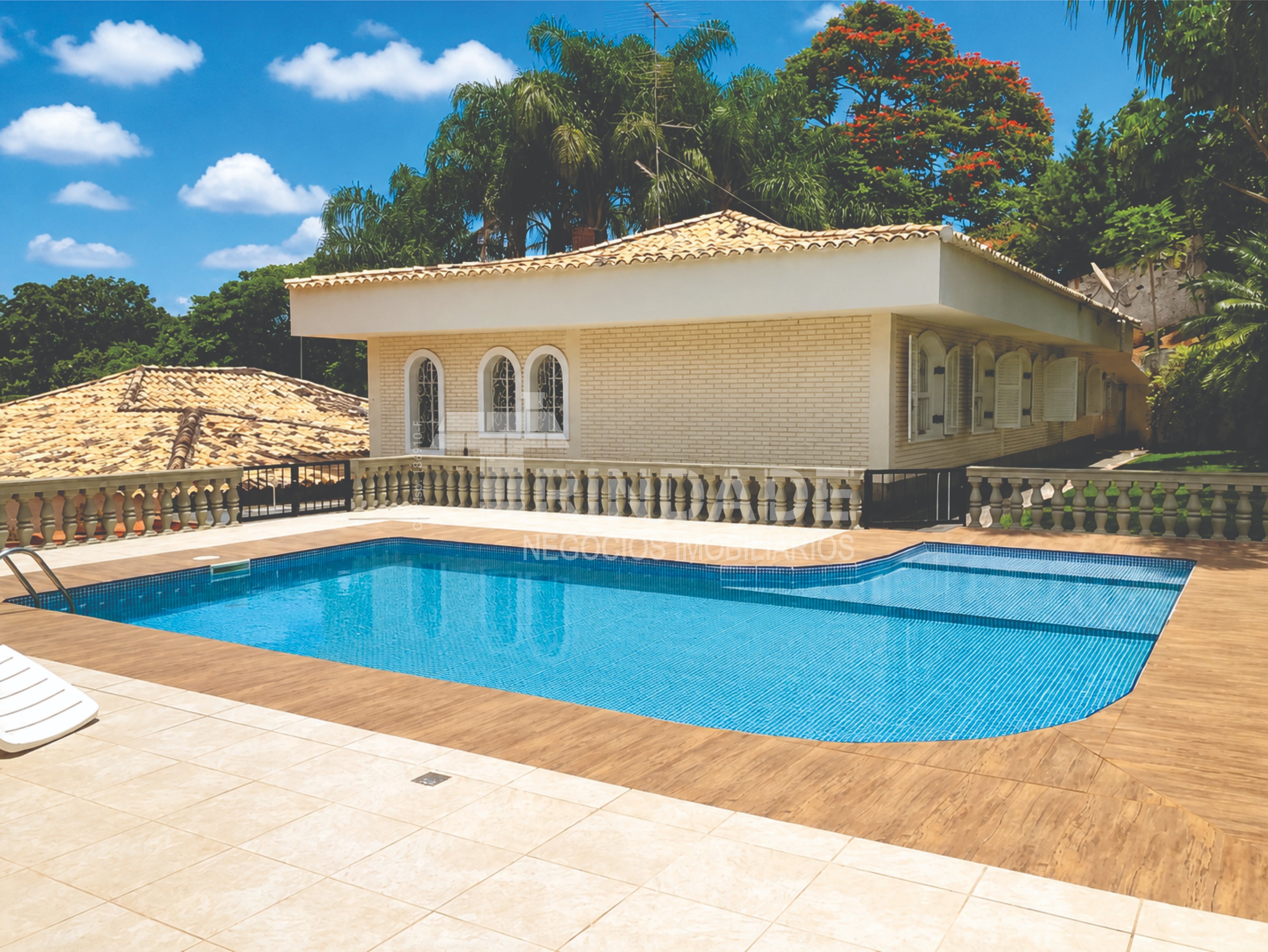 Casa impecável com 4 dormitórios / 2 suítes na Granja Viana, foto 1 de 34