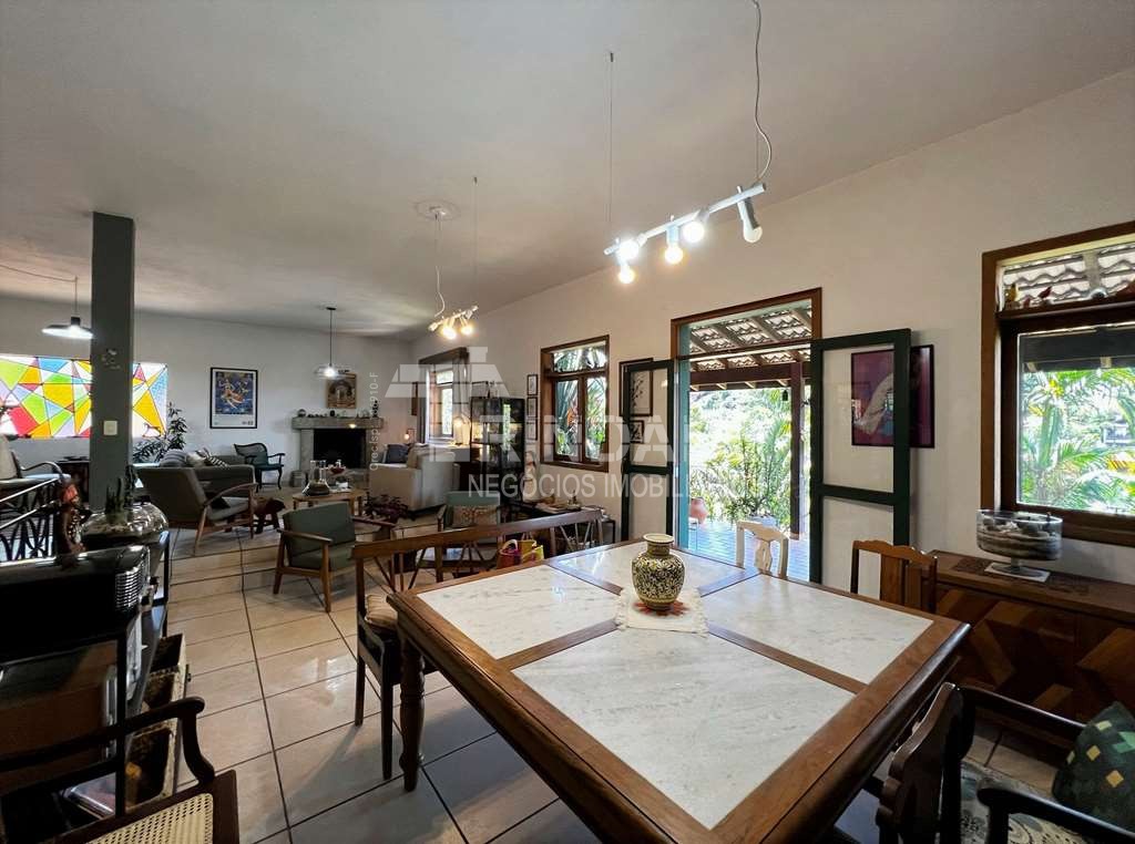 Casa com 5 dormitórios / 2suítes - Rústica e gourmet na Granja Viana, foto 16 de 65
