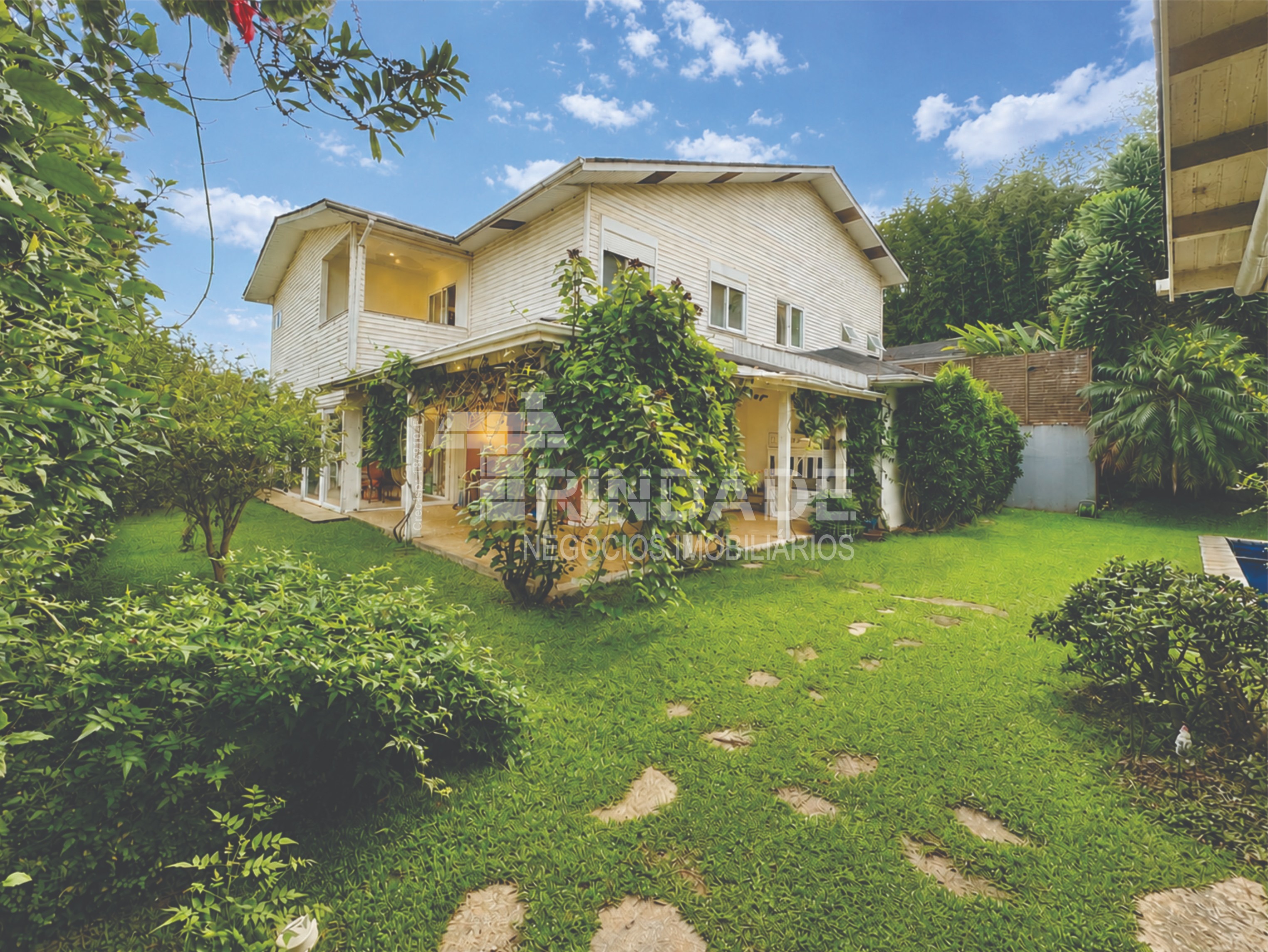 Casa com 4 suítes na Granja Viana, foto 2 de 49