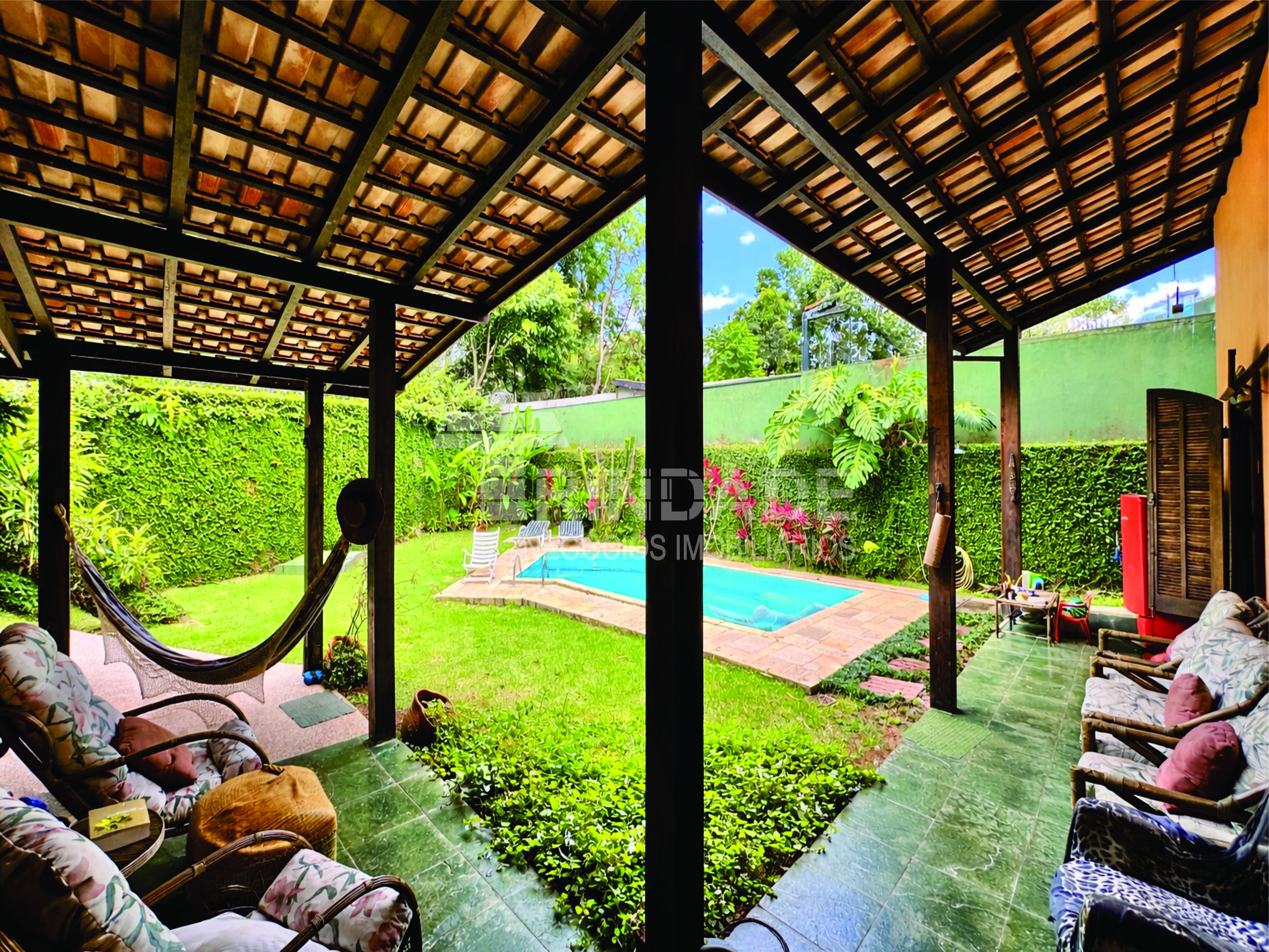 Casa 3 dormitórios / 1suíte. TÉRREA, privacidade, avarandada e piscina na Granja Viana, foto 10 de 47