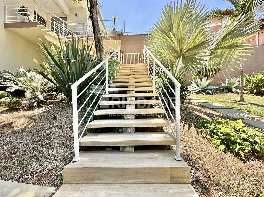 Casa impecável com 4 dormitórios / 3 suítes na Granja Viana, foto 12 de 53
