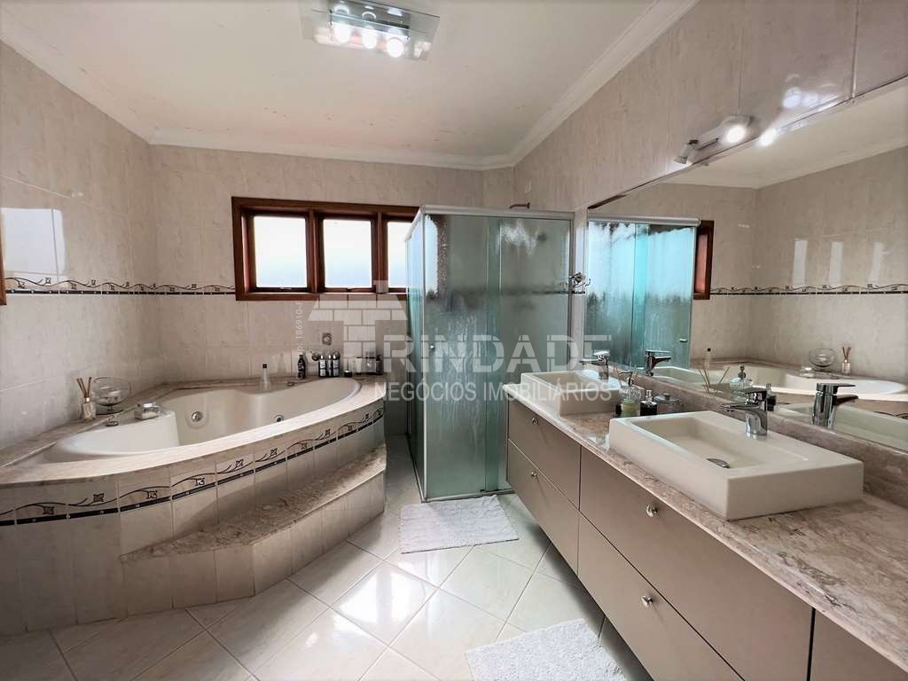Casa impecável com 4 dormitórios / 3 suítes na Granja Viana, foto 42 de 48