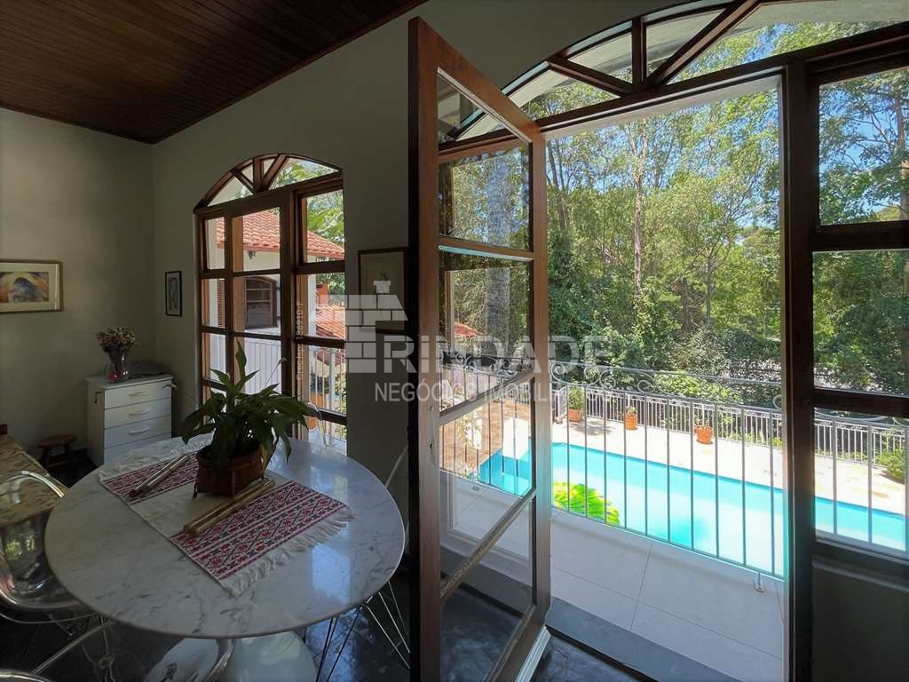 Linda Casa com 4 dormitórios / 2 suíte na Granja Viana, foto 31 de 55