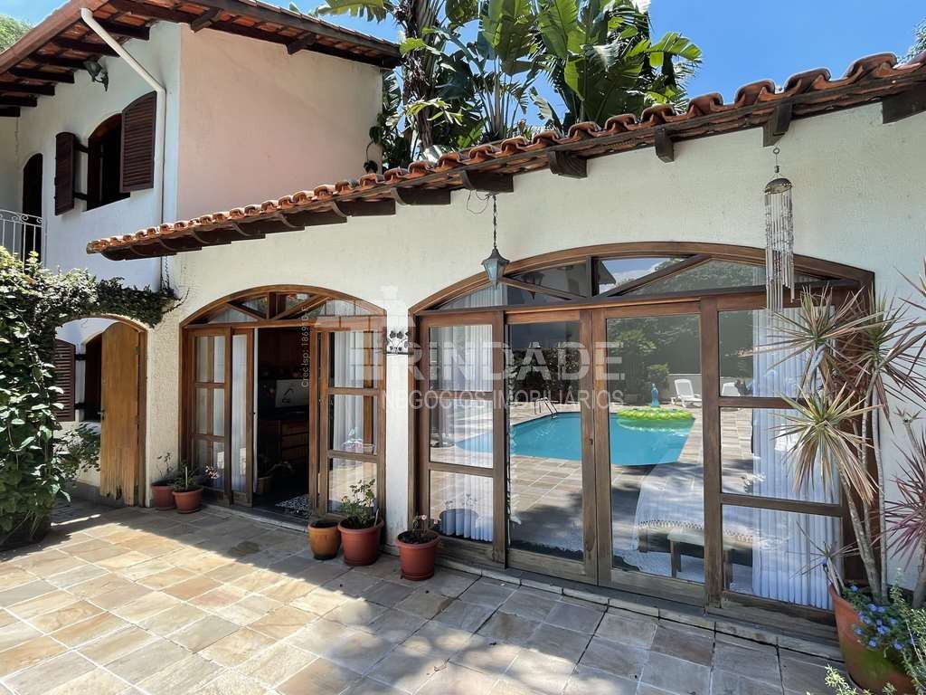 Linda Casa com 4 dormitórios / 2 suíte na Granja Viana, foto 47 de 55