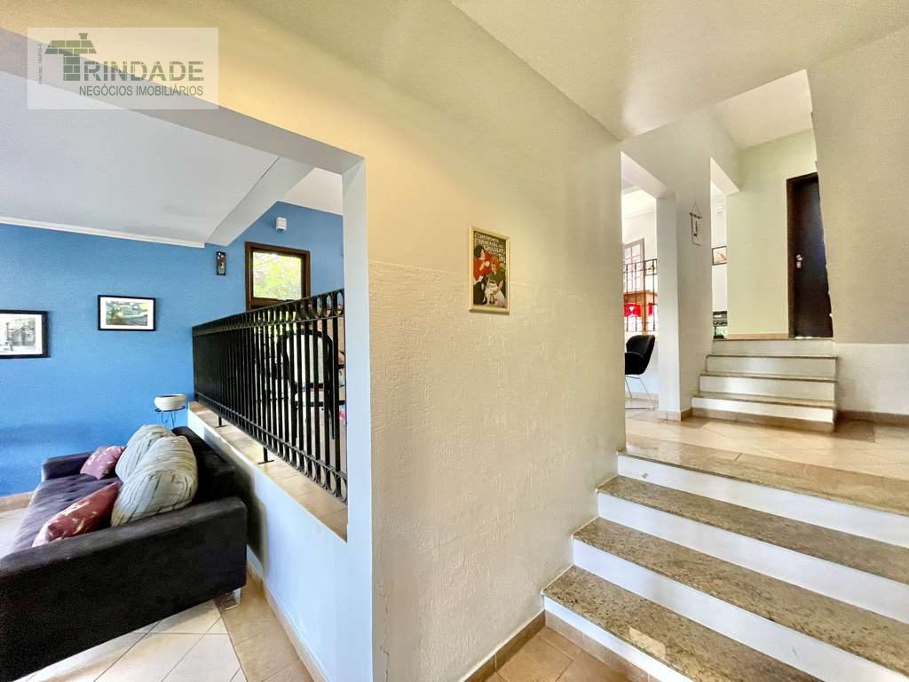 Casa com 4 dormitórios / 2 suíte na Granja Viana, foto 10 de 53