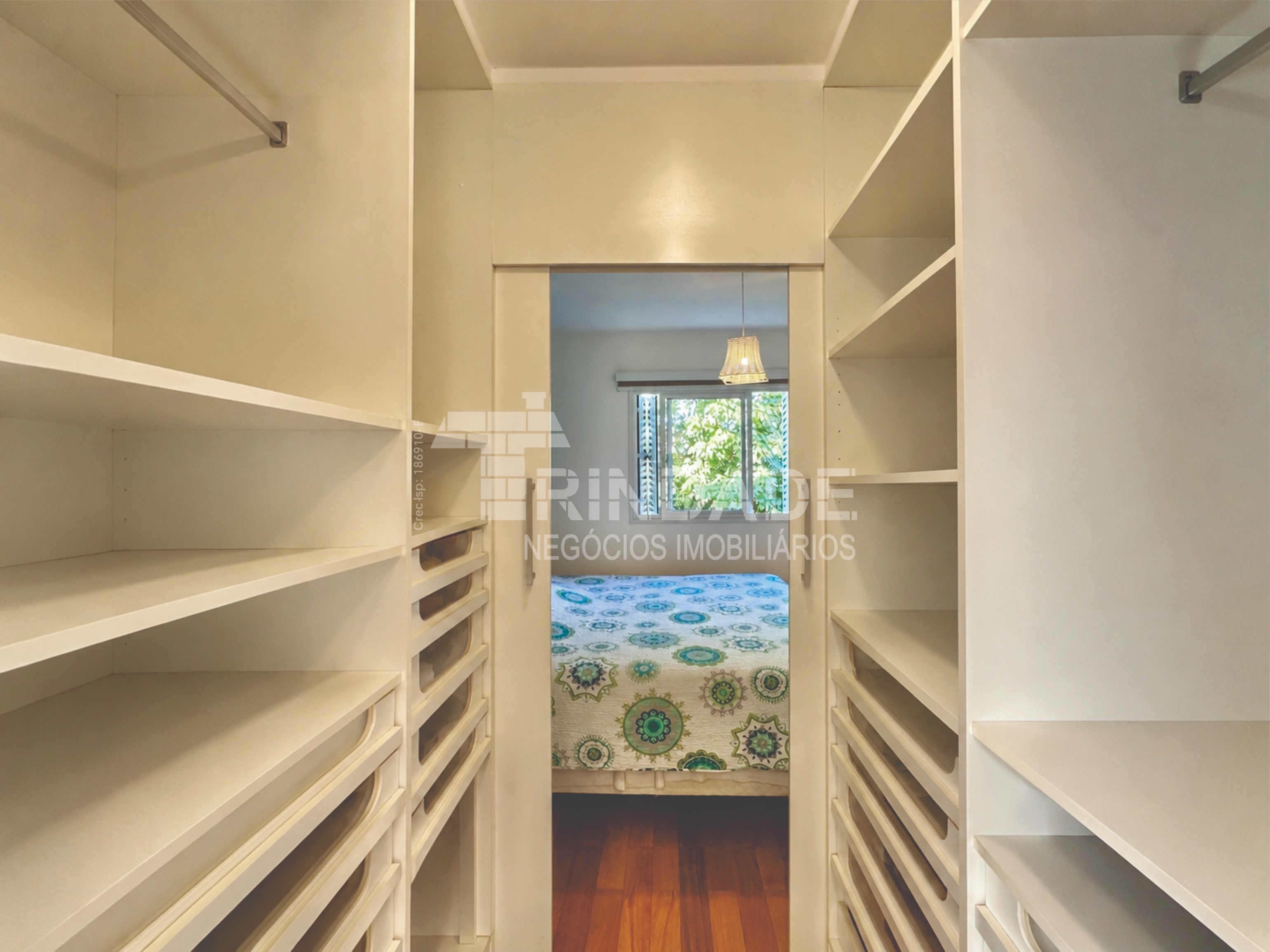 Casa Impecável na Granja Viana com 4 dormitórios / sendo 2 suítes, foto 8 de 51