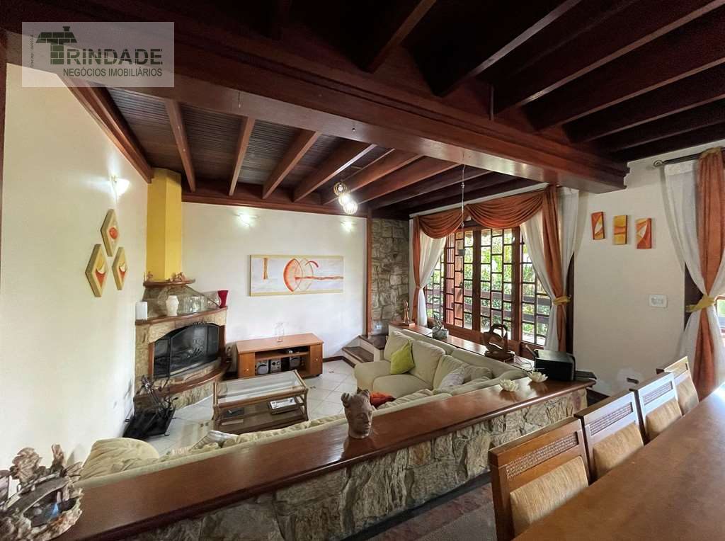 Casa confortável com 6 dormitórios / 1 suíte na Granja Viana, foto 15 de 48