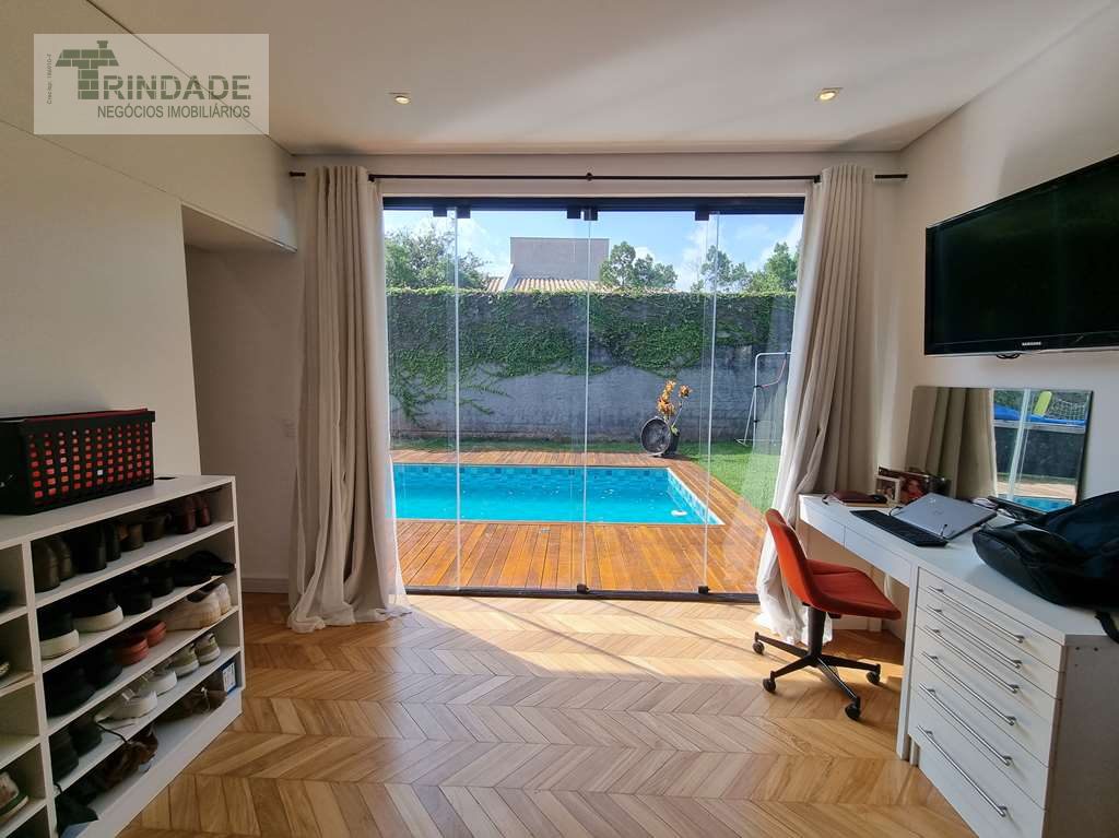 Linda casa térrea com 3 suítes na Granja Viana, foto 13 de 48