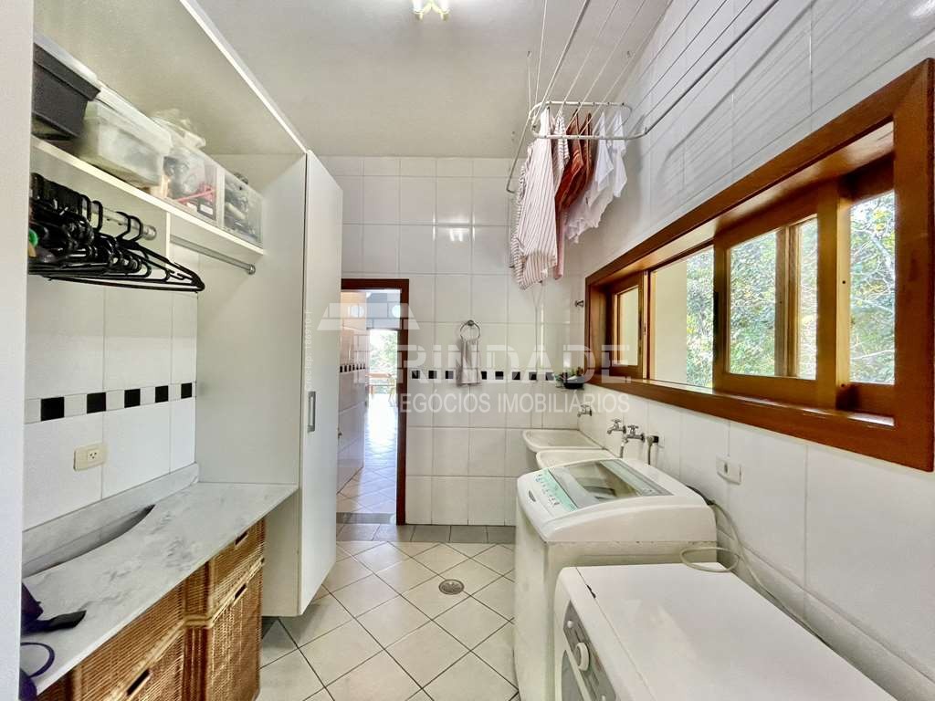 Casa com 4 suítes, piscina e campo de futebol na Granja Viana, foto 32 de 48