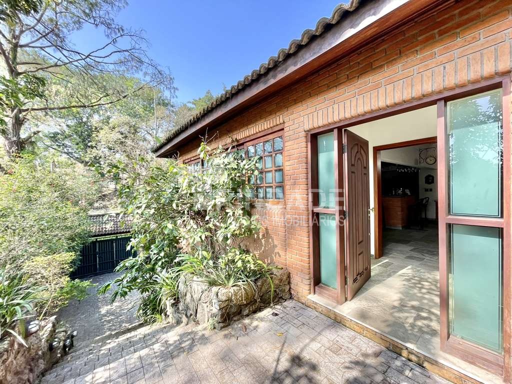 Linda casa com 5 suítes no miolo da Granja Viana, foto 9 de 53
