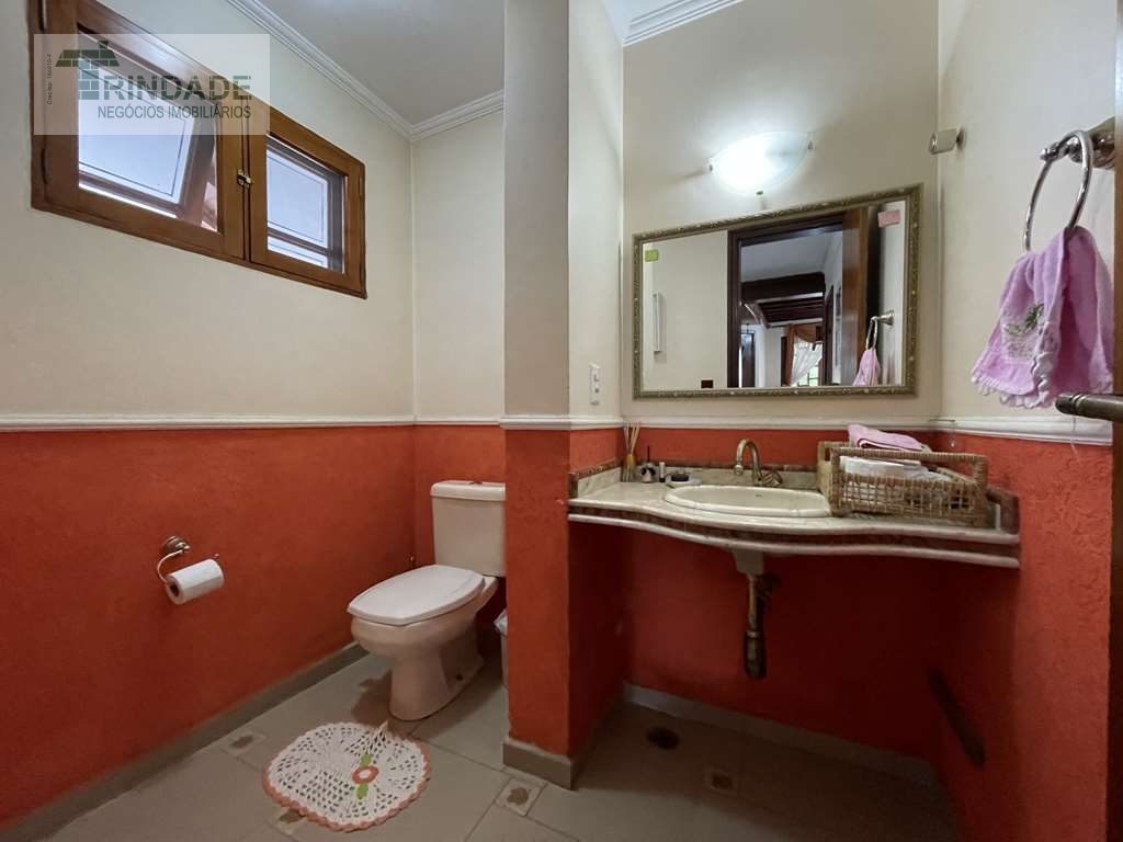 Casa confortável com 6 dormitórios / 1 suíte na Granja Viana, foto 18 de 48