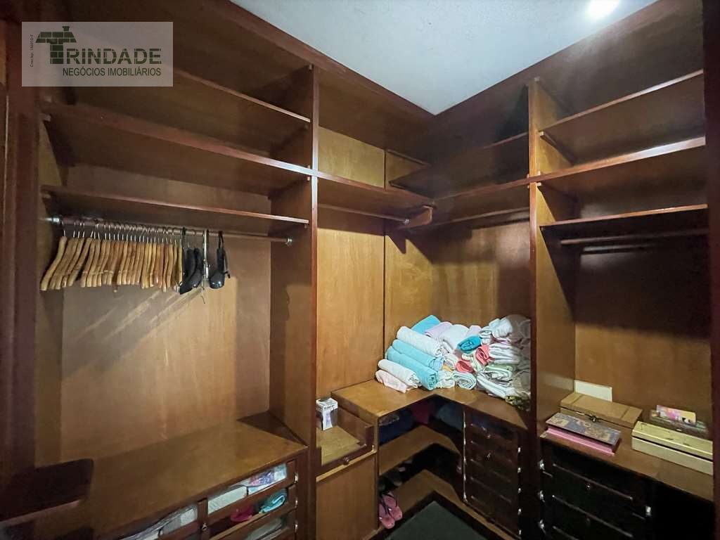Casa confortável com 6 dormitórios / 1 suíte na Granja Viana, foto 25 de 48