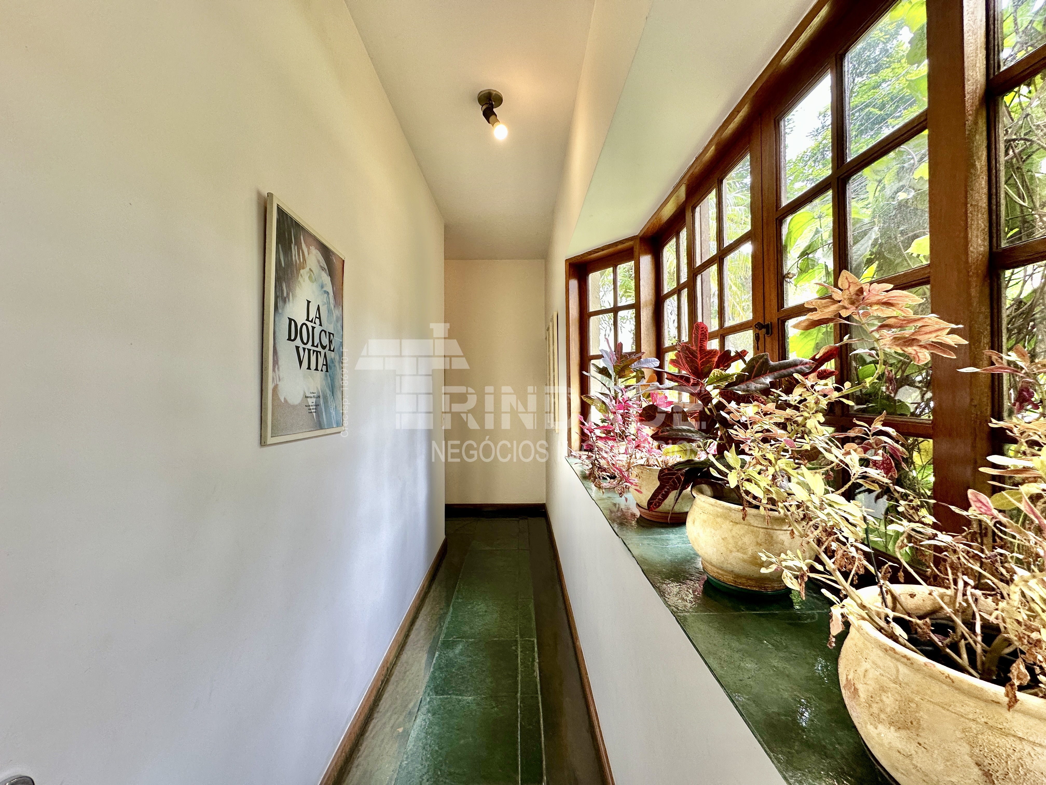 Casa 3 dormitórios / 1suíte. TÉRREA, privacidade, avarandada e piscina na Granja Viana, foto 38 de 47