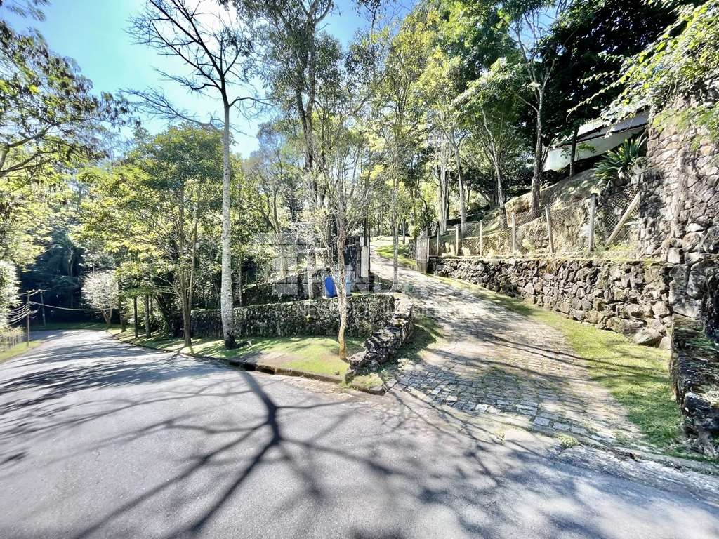 Casa com 3dormitórios/1suíte + hóspedes +caseiro / por 1.570.000,00, foto 3 de 49