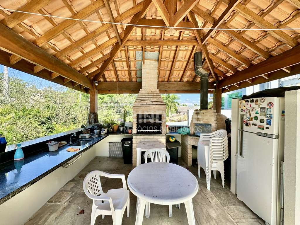 Casa ampla com 5 dormitórios / 4 suítes (1 no térreo) na Granja Viana, foto 32 de 47