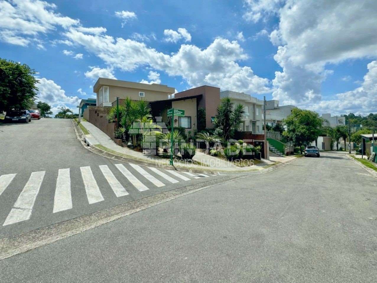 Casa Térrea com 2 dormitórios / 1 suíte na Granja Viana, foto 1 de 51